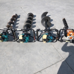 Wiertnice spalinowe ze świdrami do wiercenia w ziemi