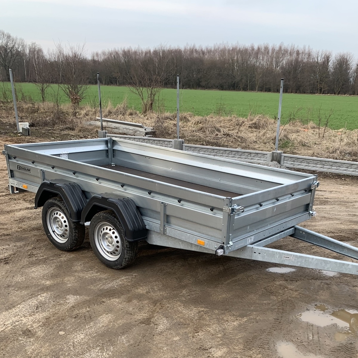 Przyczepka 2-osiowa 300 cm bez plandeki – załadunek